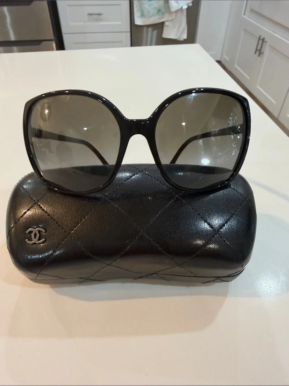 CHANEL Black Sunglasses with Dark Smoke Lenses vintage Y2K
